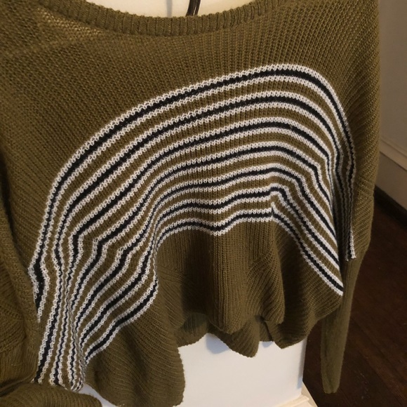 cropped, light urban sweater. - Picture 2 of 5